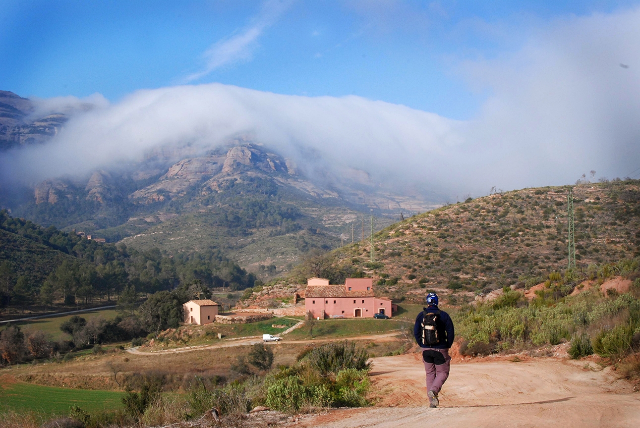 L'extrem nord-oest del Parc Natural de Sant Llorenç del Munt i de la Serra de l'Obac és una zona poc concorreguda. Caminarem sobre tres carenes ben diferents, tot encerclant i tancant la capçalera de la vall d'Horta.