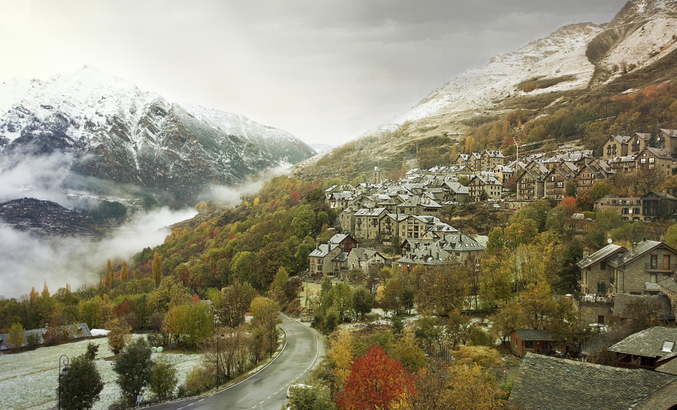 A l'hivern, la Vall d'Aran es tenyeix de blanc