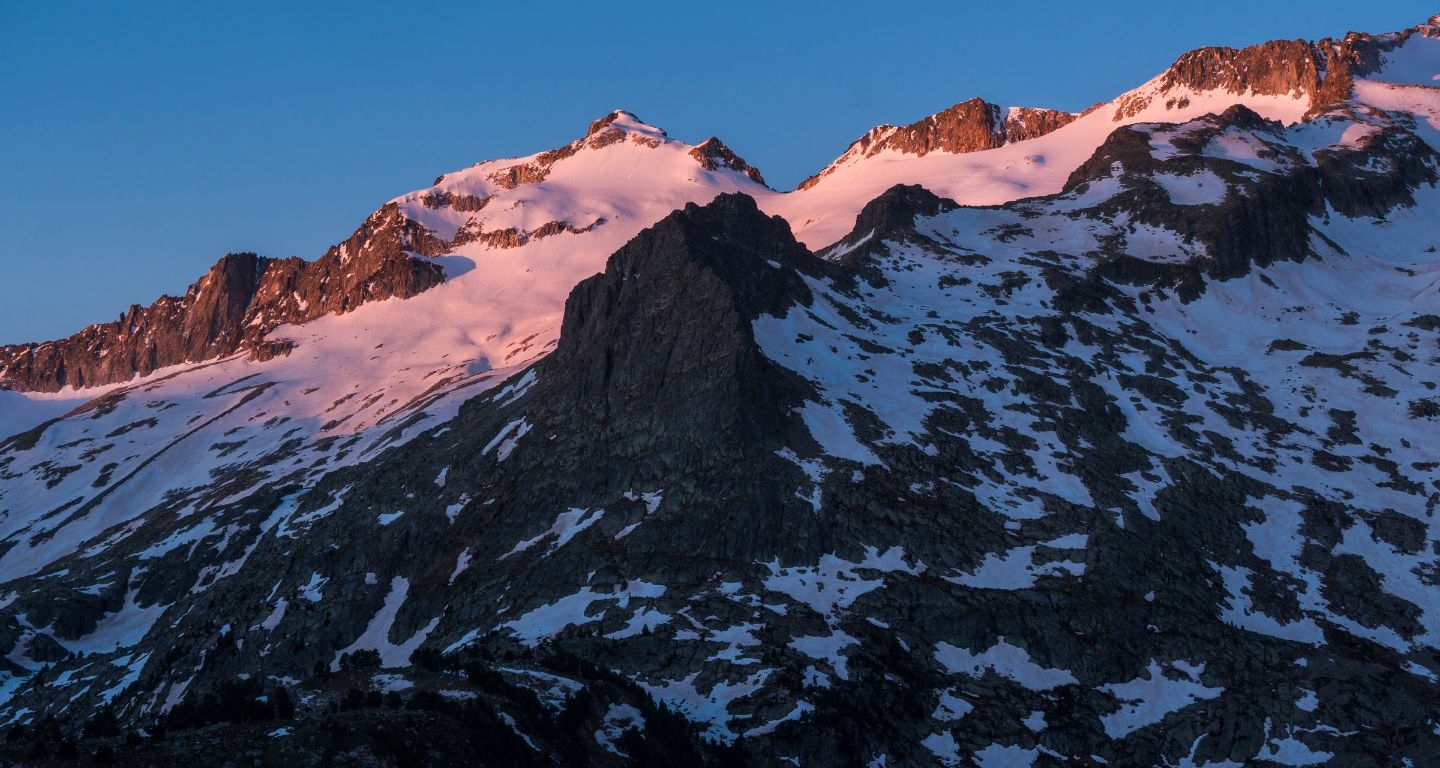 Des del mirador de Vilamòs es pot observar l'Aneto, el pic més alt del massís de la Maladeta