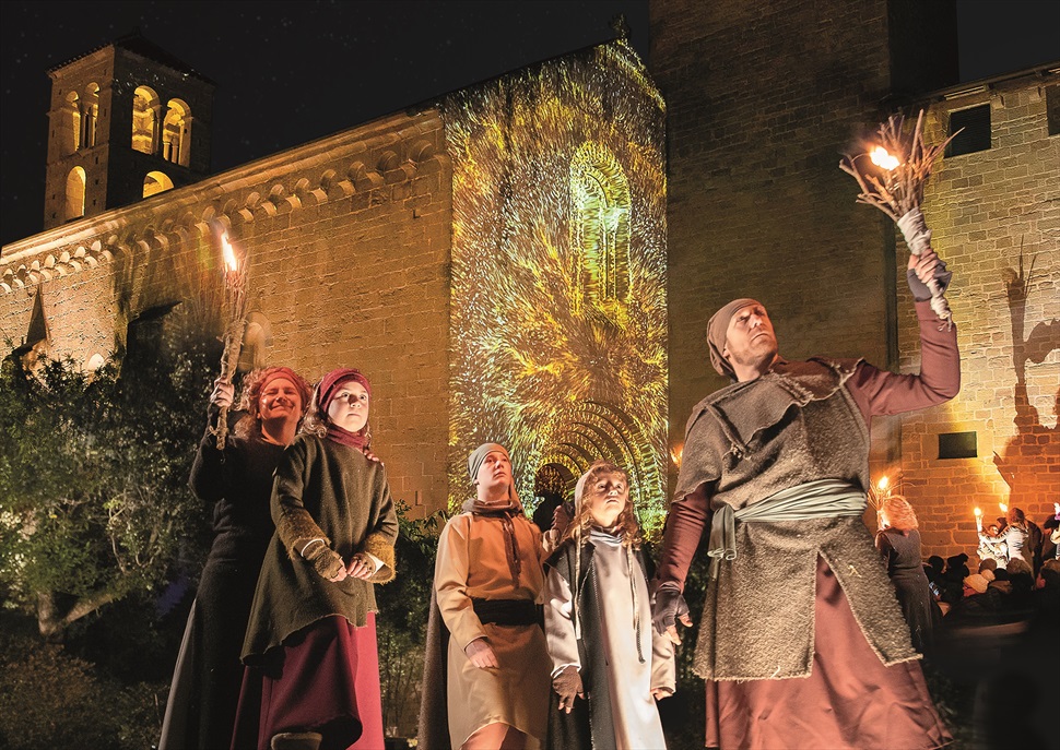 El pessebre vivent del Món Sant Benet es fa en un monestir