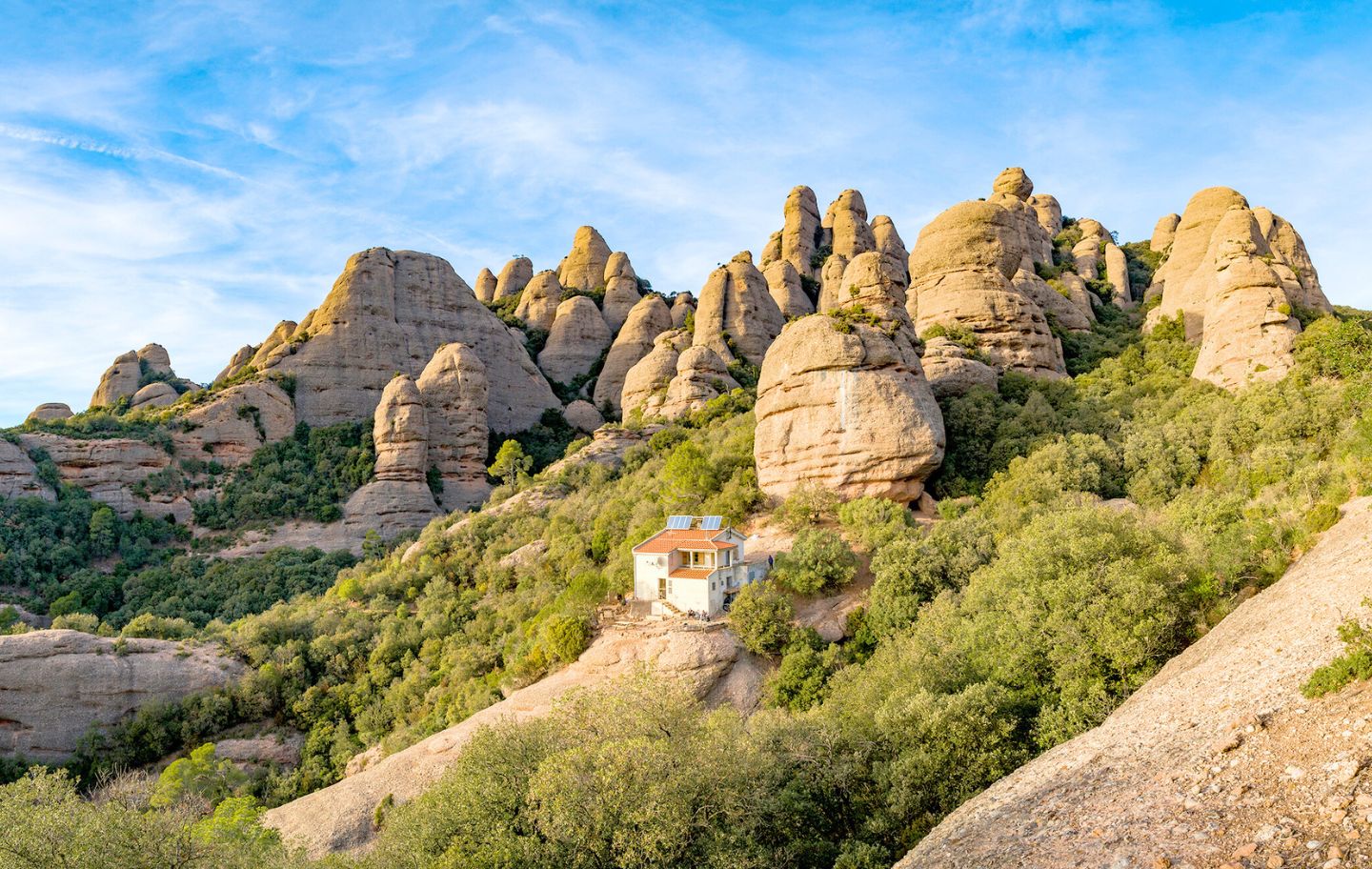 Refugi Vicenç Barbé, l’únic refugi guardat  del Parc Natural de Montserrat