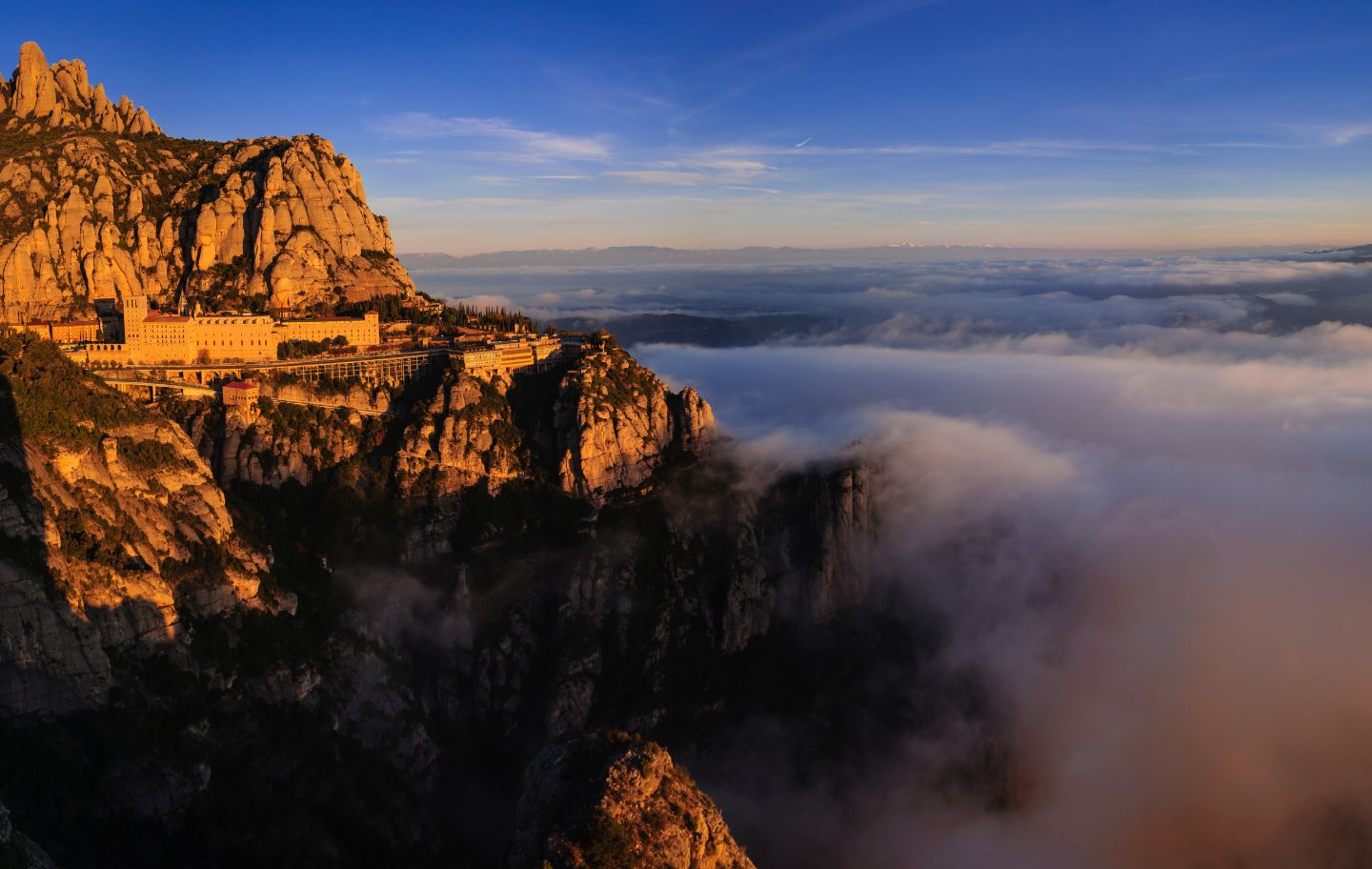 Sortida de Sol al mirador de la Creu de Sant Miquel de Montserrat